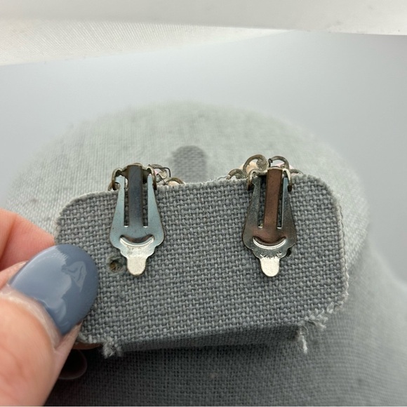 Vintage Oval Pink Faux Marble Beaded Clip On Earrings with Faux Pearls - Picture 4 of 7